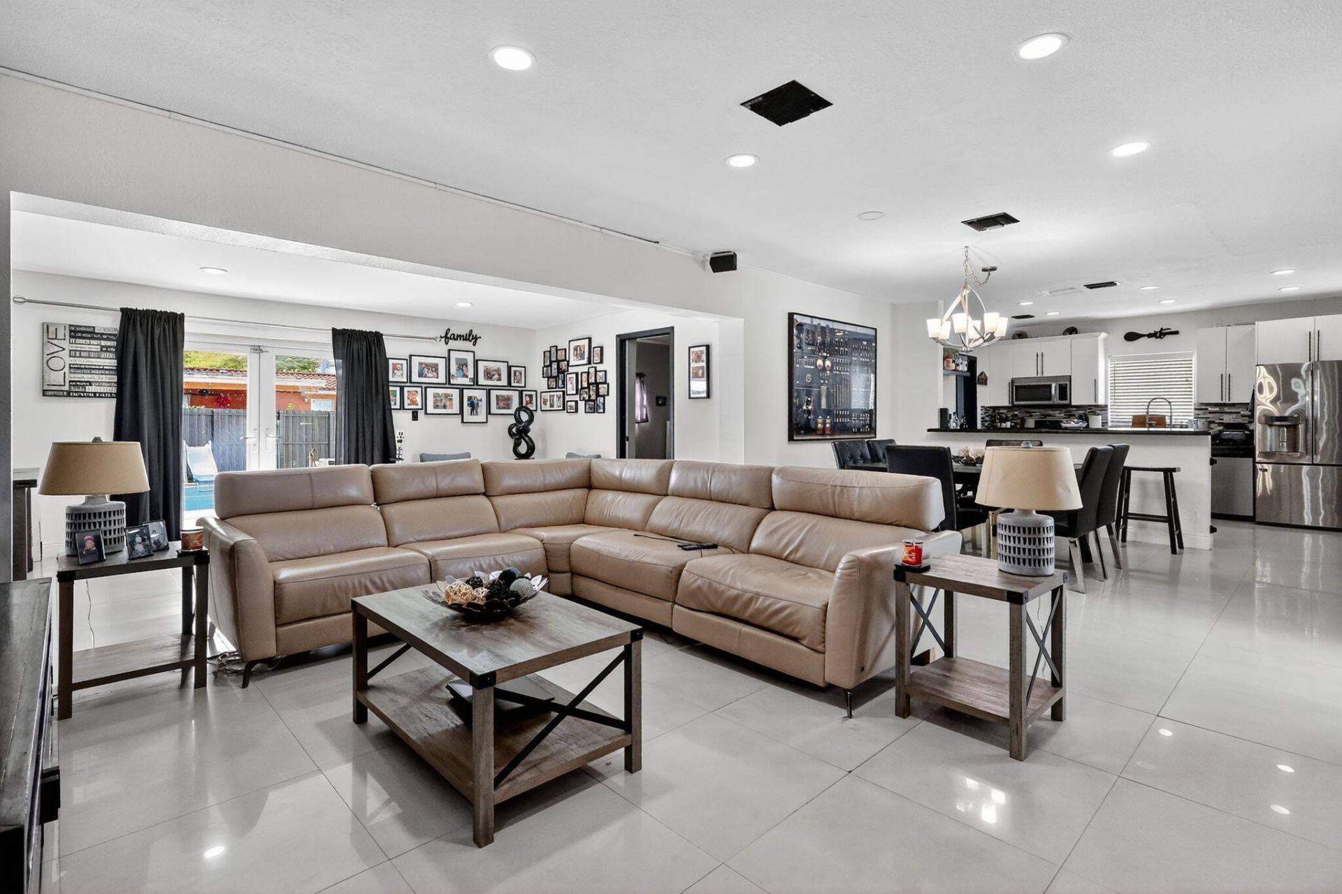 6120 NW 110th Terrace, Hialeah, FL 33012 Photo