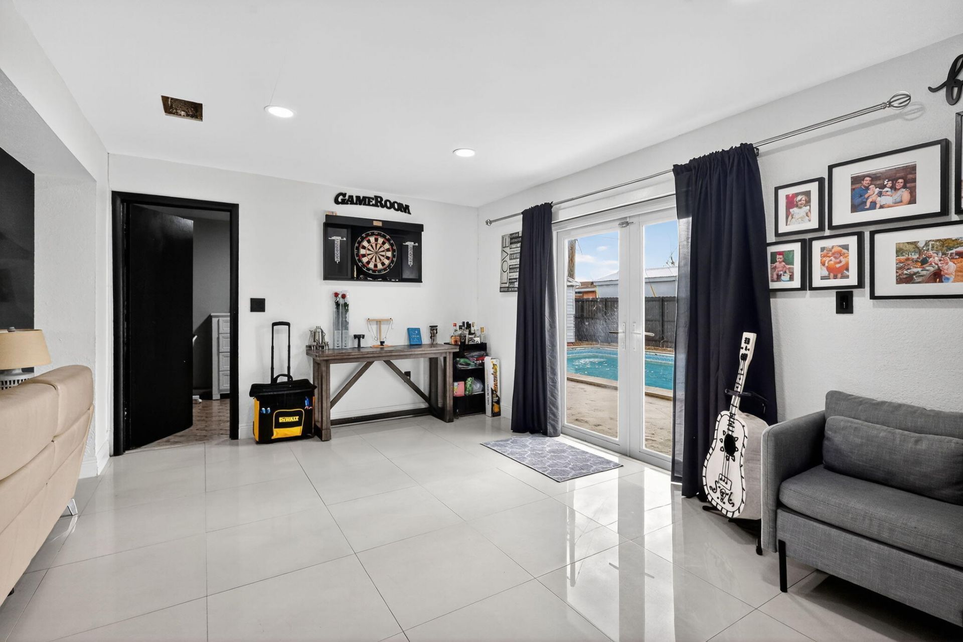 6120 NW 110th Terrace, Hialeah, FL 33012 Photo