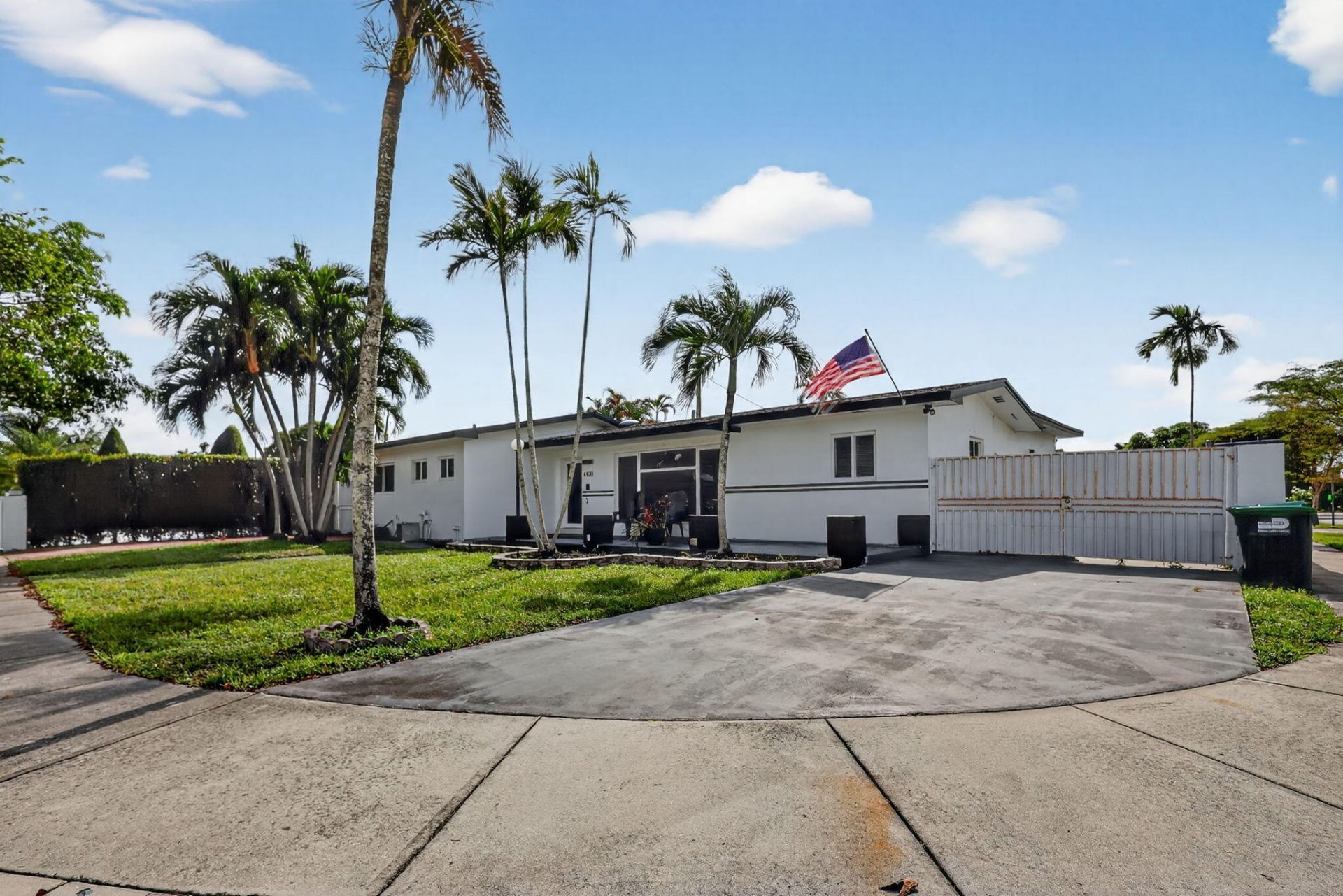 6120 NW 110th Terrace, Hialeah, FL 33012 Photo