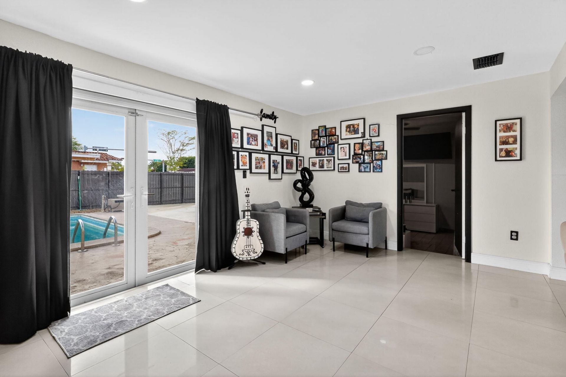 6120 NW 110th Terrace, Hialeah, FL 33012 Photo