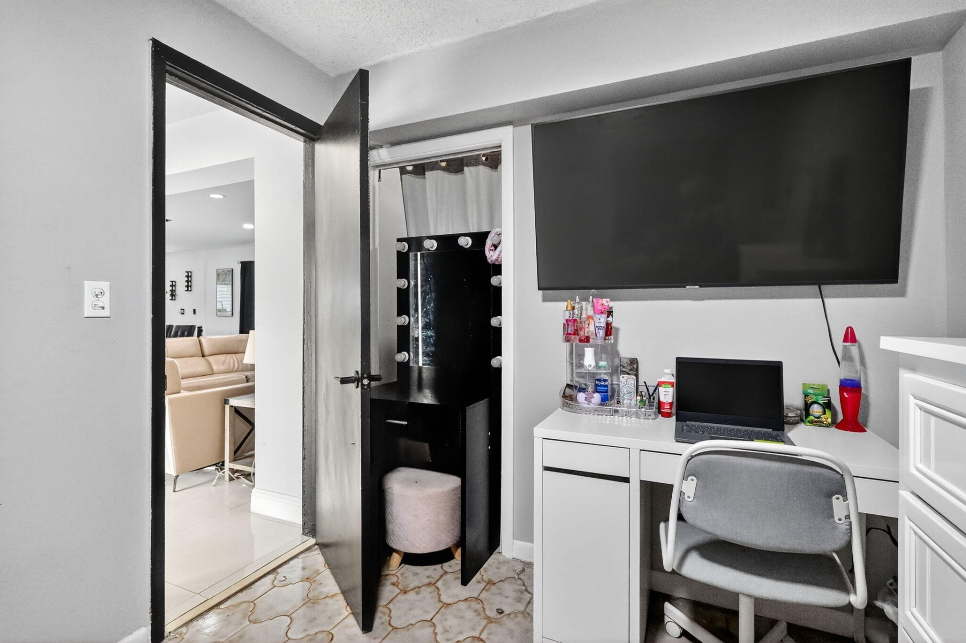 6120 NW 110th Terrace, Hialeah, FL 33012 Photo