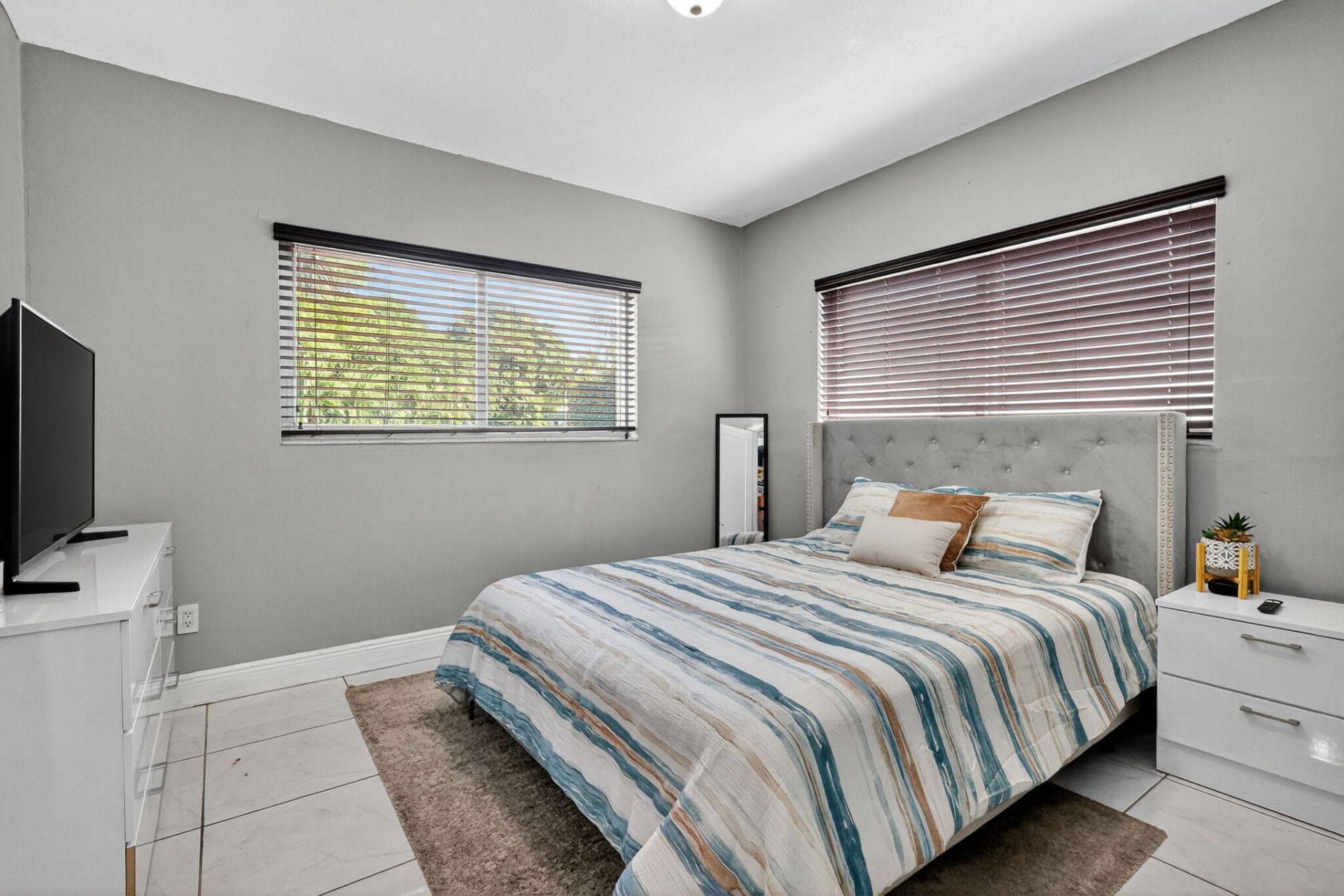 6120 NW 110th Terrace, Hialeah, FL 33012 Photo