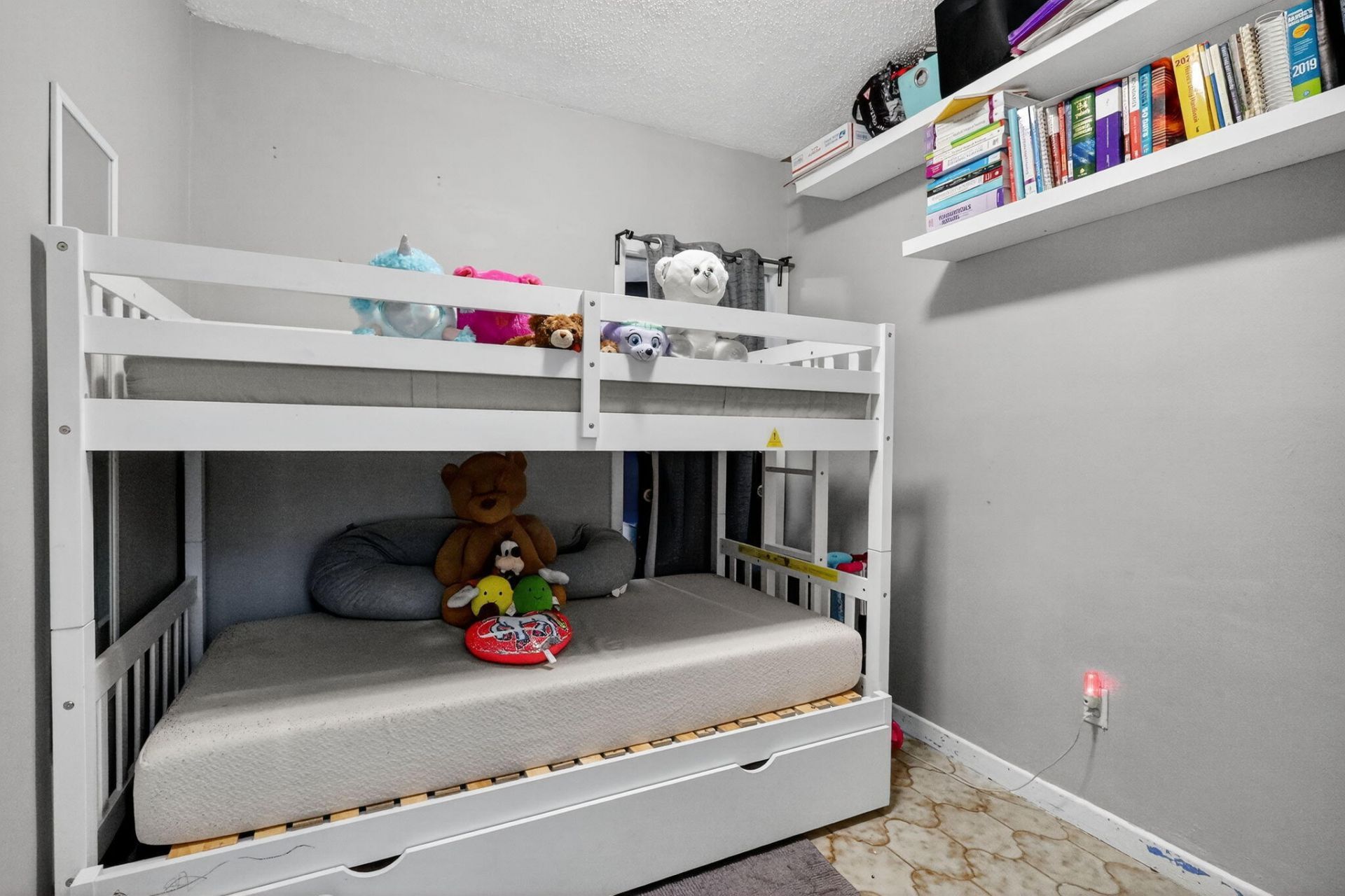 6120 NW 110th Terrace, Hialeah, FL 33012 Photo