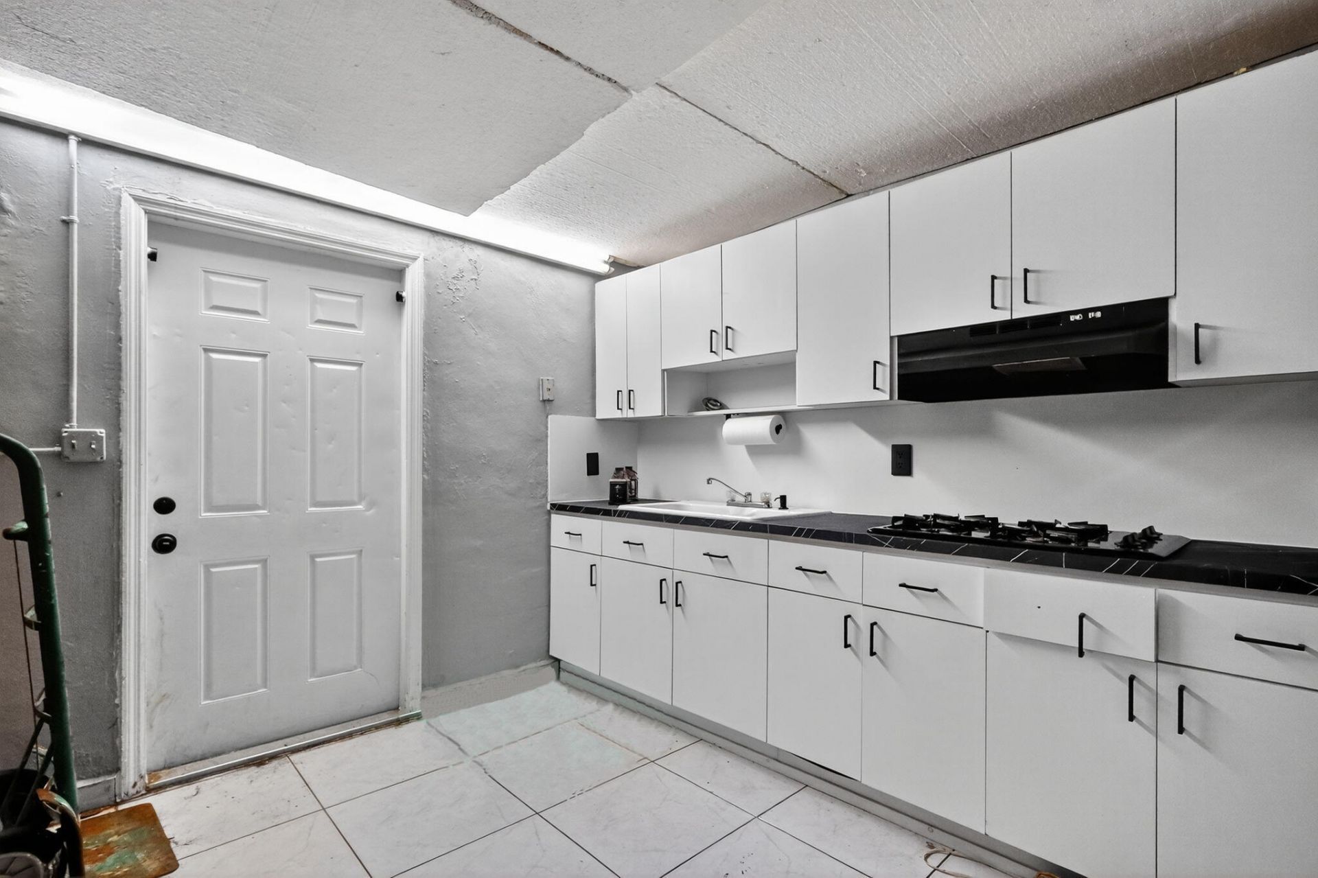 6120 NW 110th Terrace, Hialeah, FL 33012 Photo