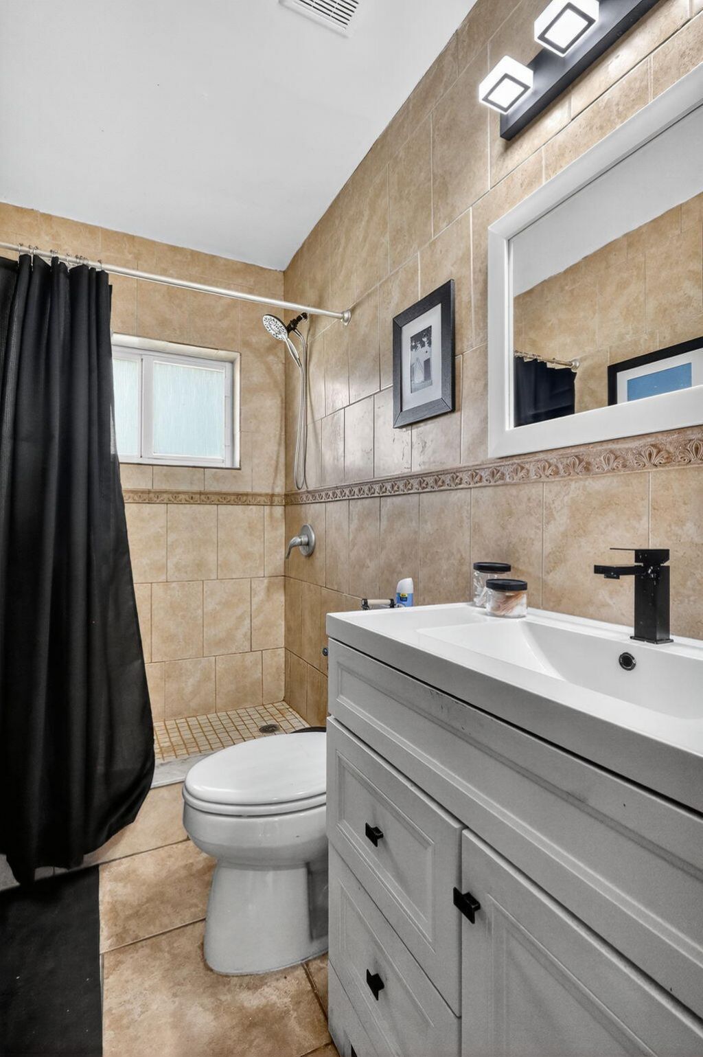 6120 NW 110th Terrace, Hialeah, FL 33012 Photo