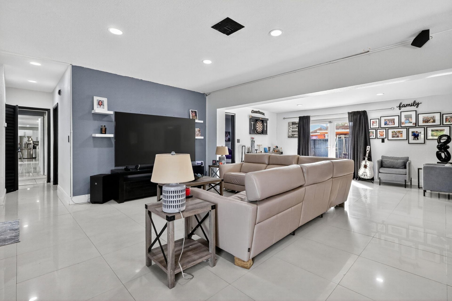 6120 NW 110th Terrace, Hialeah, FL 33012 Photo