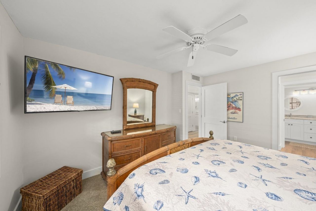 2721 W Gulf Dr, Unit 212, Sanibel, FL 33957 Photo