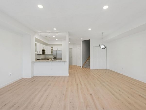 150 E Burnsville Parkway, Unit 116, Burnsville, MN 55337