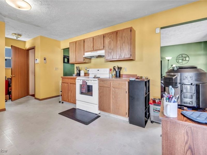 967 Russell Avenue, Akron, OH 44307 Photo 12