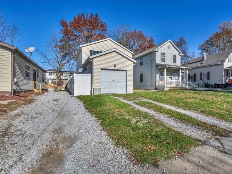 967 Russell Avenue, Akron, OH 44307 Photo 3