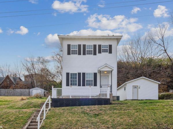 713 Market Street, Burlington, IA 52601