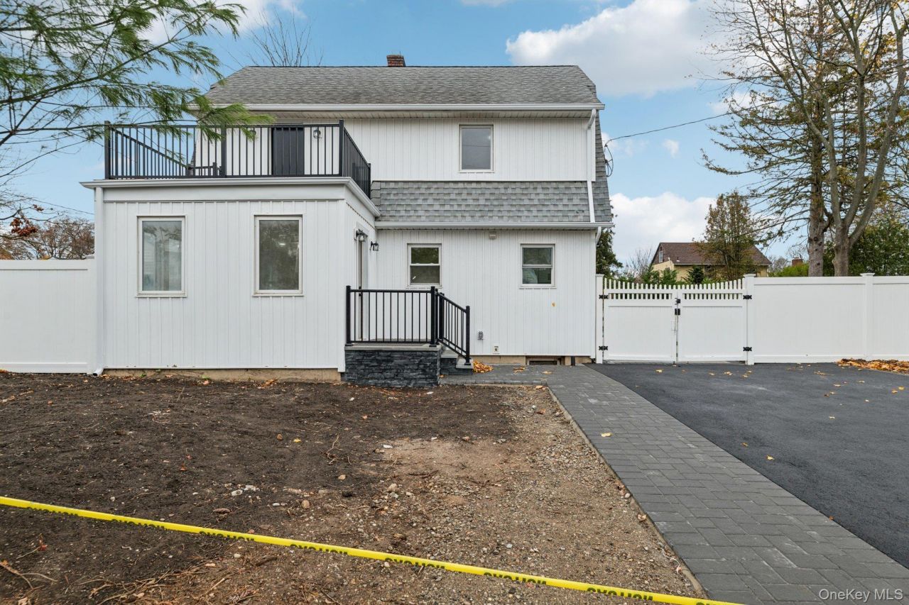 41 leyden Street Huntington Station, NY 11746