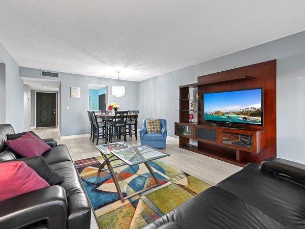 7286 Huntington Lane, Unit 402, Delray Beach, FL 33446