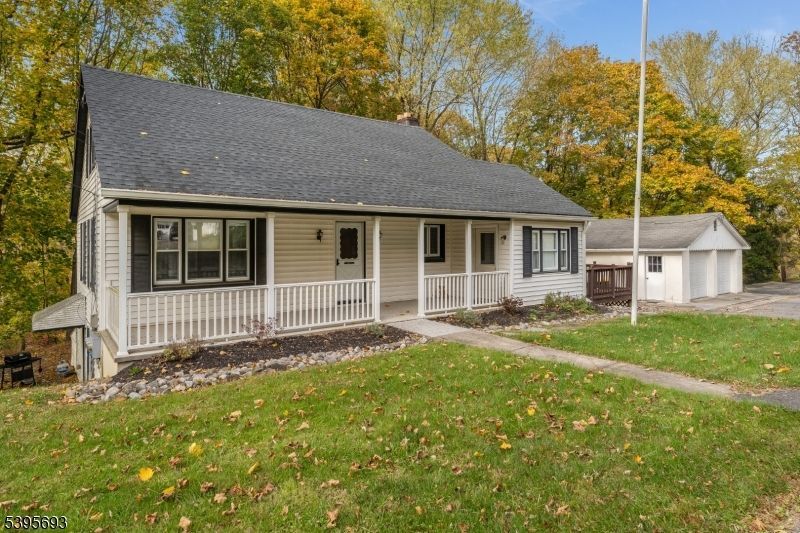 324 Tunnel Rd, Bethlehem, NJ 08802 Main Photo