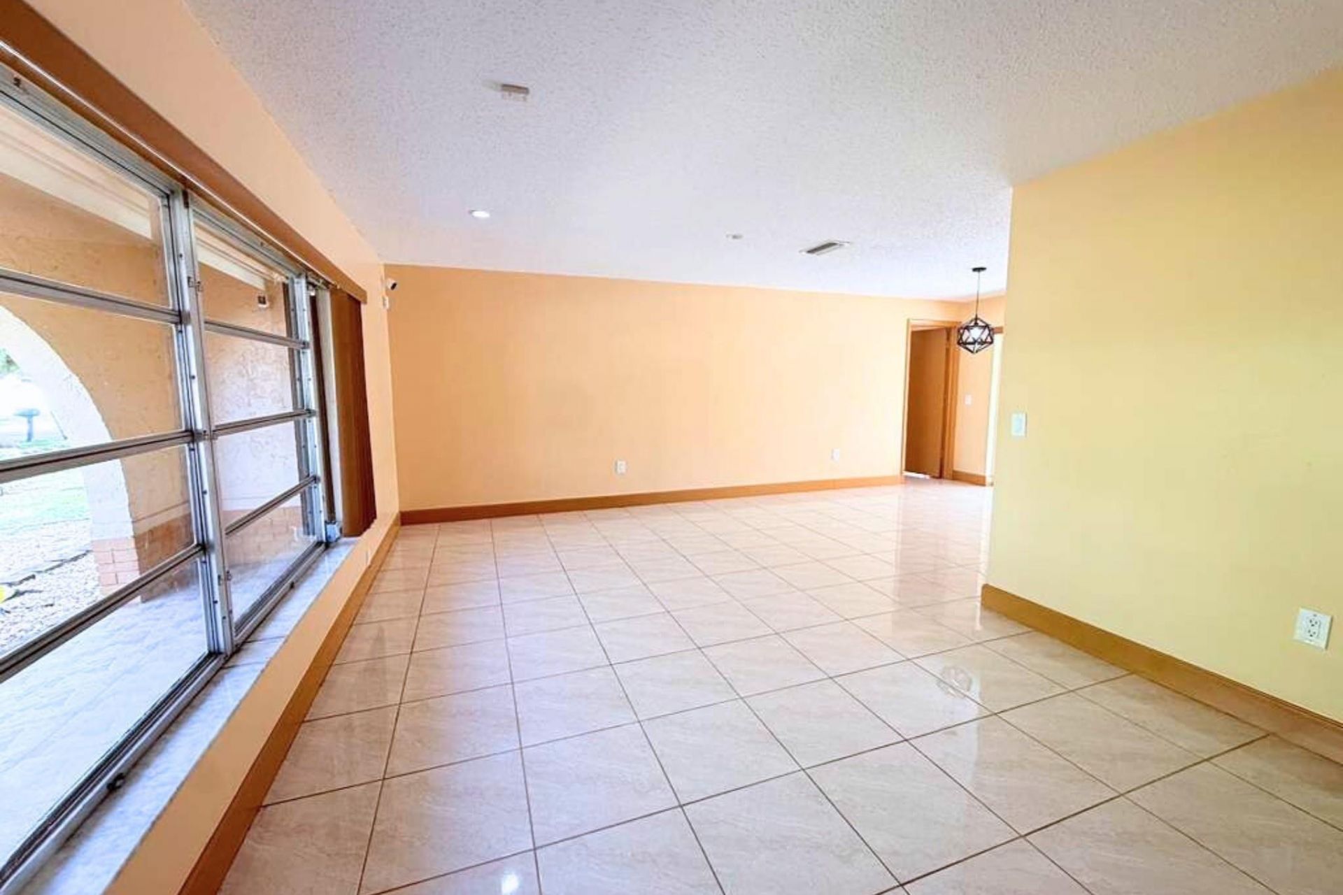 8800 NW 3 Street, Pembroke Pines, FL 33024 Photo