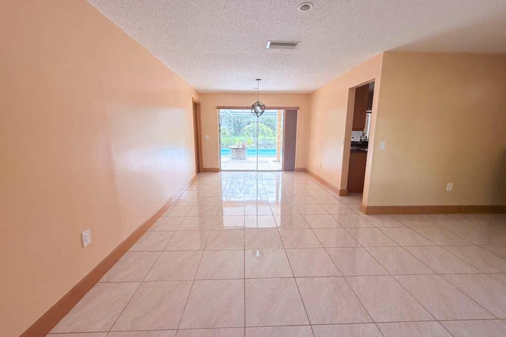 8800 NW 3 Street, Pembroke Pines, FL 33024 Photo