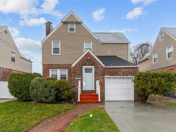 15 Clyde Avenue, Hempstead, NY 11550