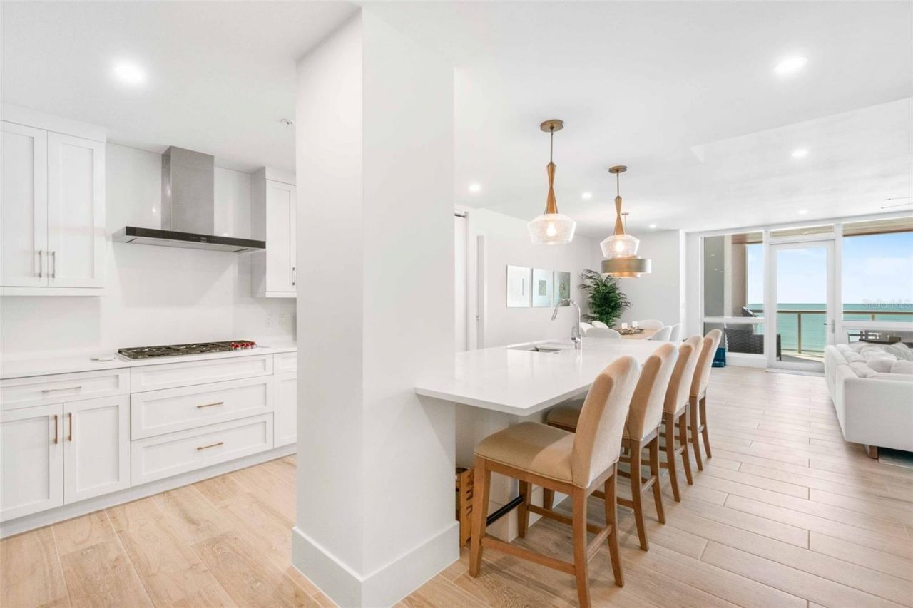 1035 Seaside Drive, Unit 603, Sarasota, FL 34242 Photo