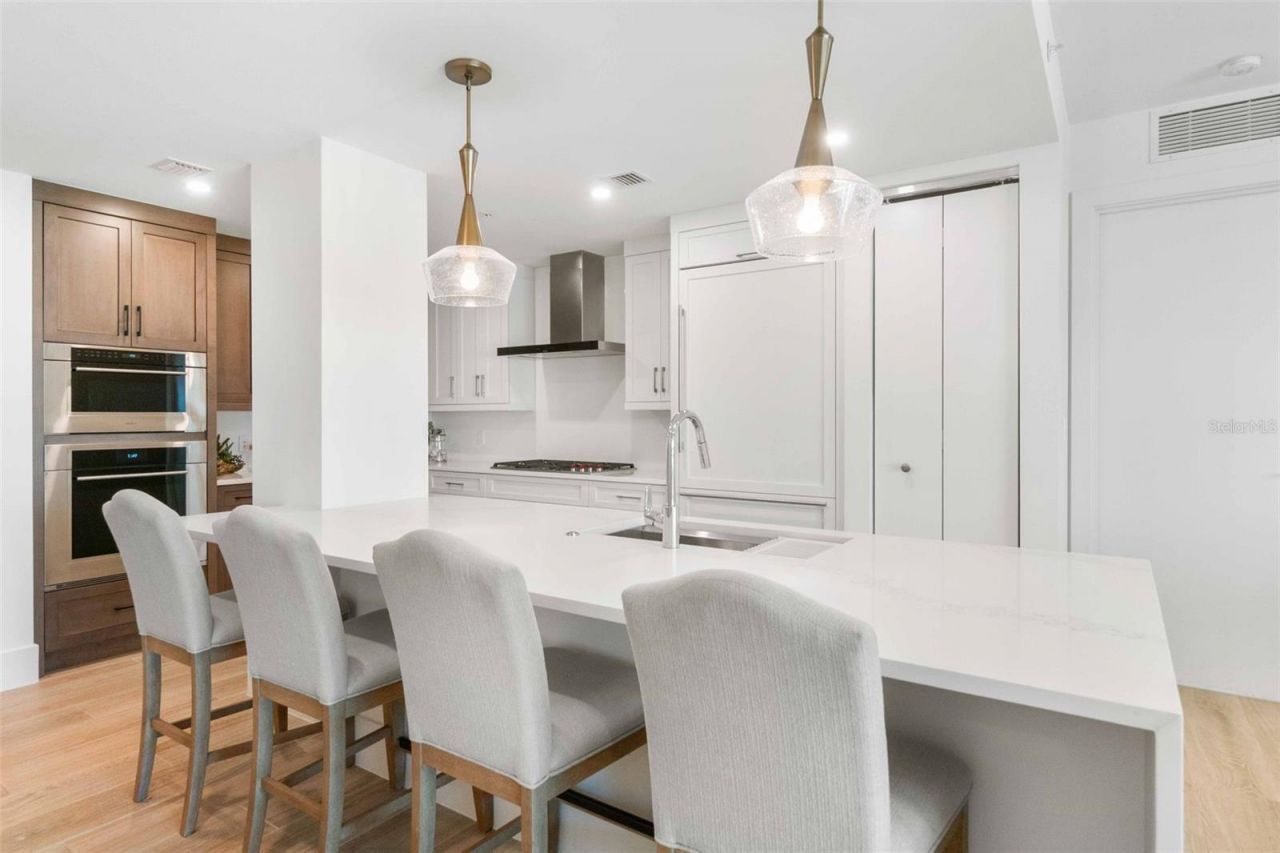 1035 Seaside Drive, Unit 603, Sarasota, FL 34242 Photo