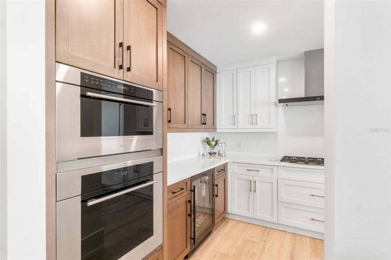 1035 Seaside Drive, Unit 603, Sarasota, FL 34242 Photo