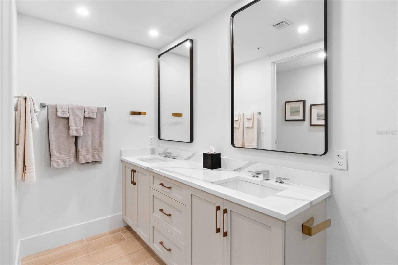 1035 Seaside Drive, Unit 603, Sarasota, FL 34242 Photo