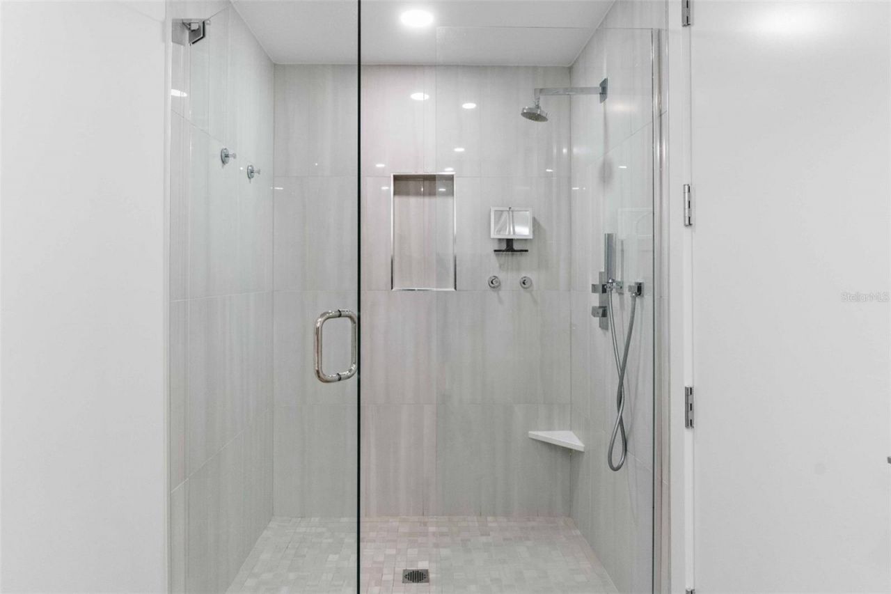 1035 Seaside Drive, Unit 603, Sarasota, FL 34242 Photo