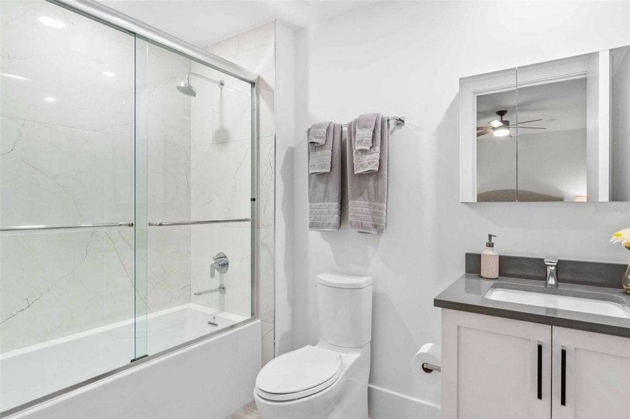 1035 Seaside Drive, Unit 603, Sarasota, FL 34242 Photo