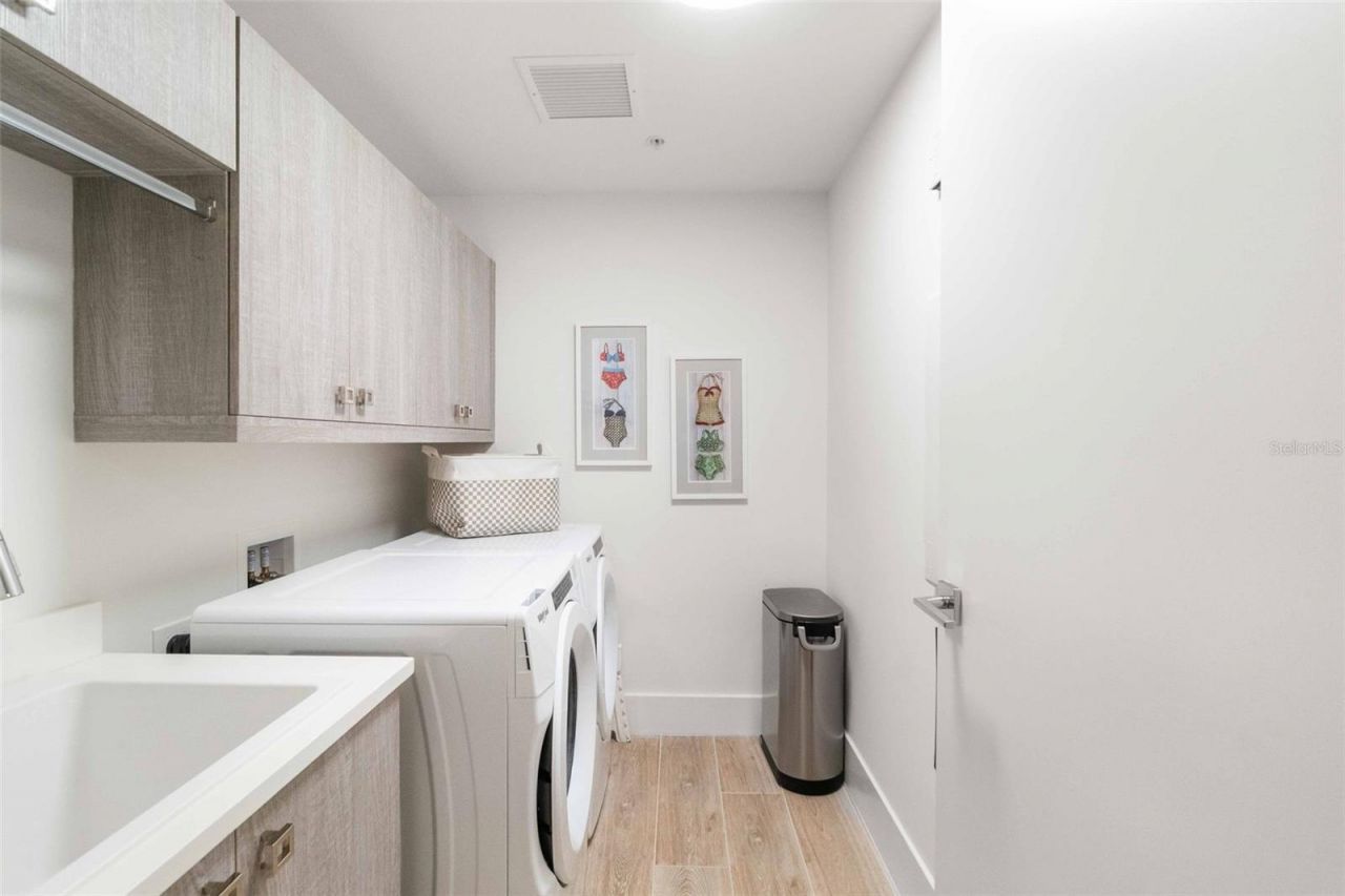 1035 Seaside Drive, Unit 603, Sarasota, FL 34242 Photo