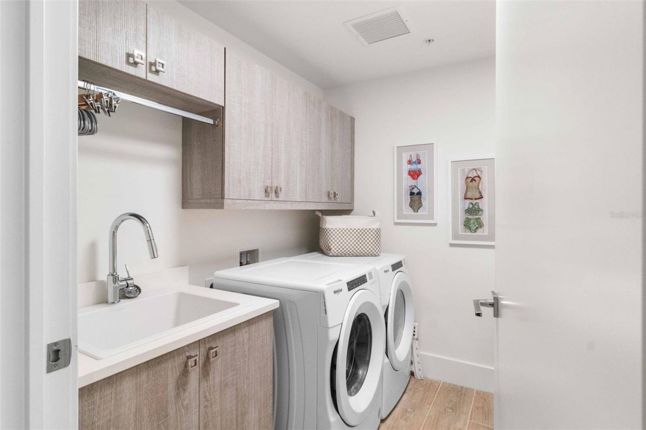 1035 Seaside Drive, Unit 603, Sarasota, FL 34242 Photo