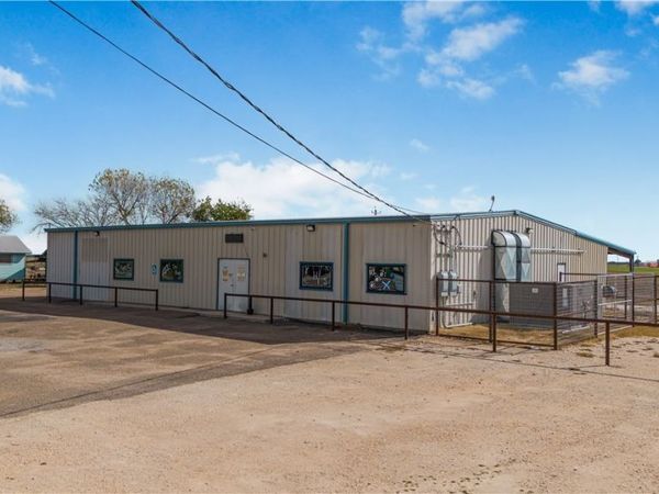 803 US Highway 77a N, Yoakum, TX 77995