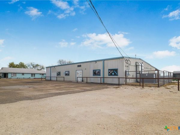 803 US Highway 77a N, Yoakum, TX 77995