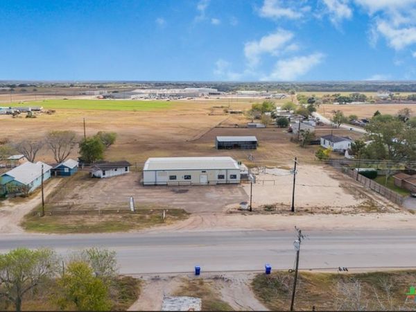 803 US Highway 77a N, Yoakum, TX 77995