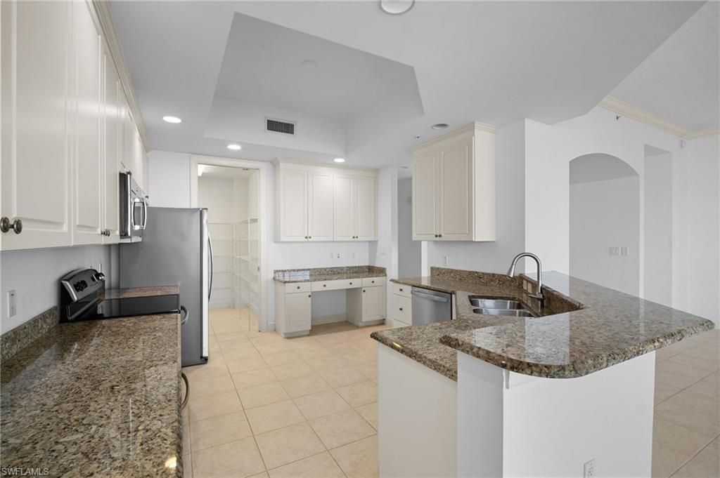 2090 W First St, Unit F2806, Fort Myers, FL 33901 Photo