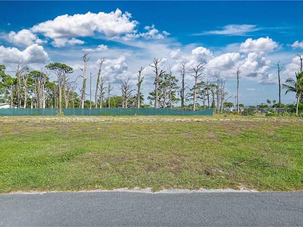 7176 Vassar DR, FORT MYERS, FL 33908