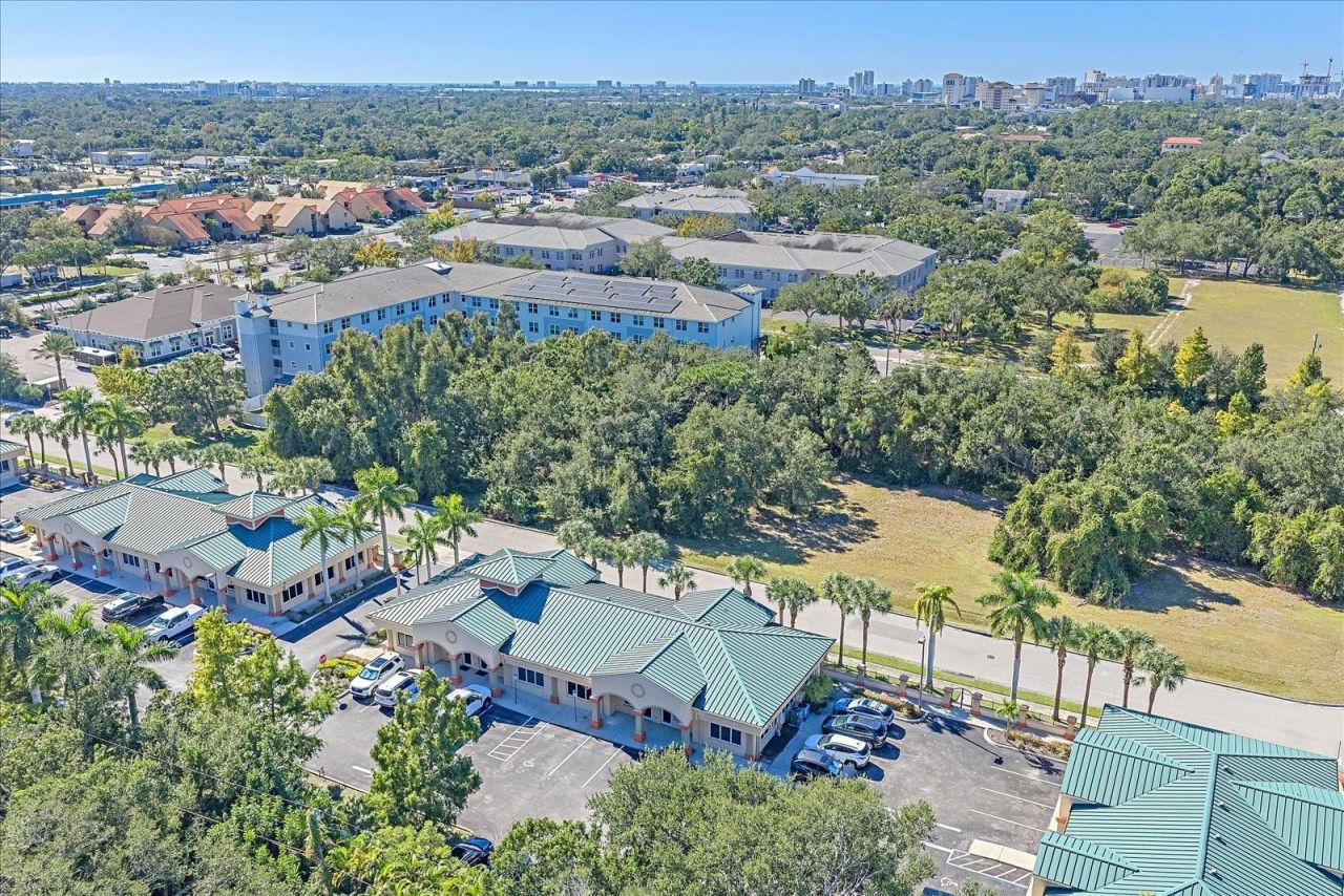 306 N Rhodes Avenue, Unit 111, Sarasota, FL 34237 Photo