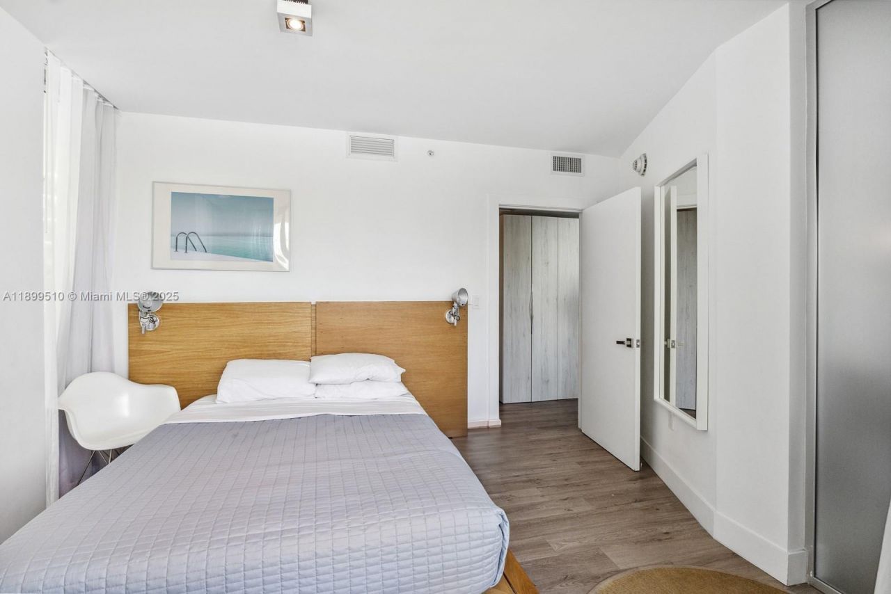 6080 Collins Ave, Unit 302, Miami Beach, FL 33140 Photo