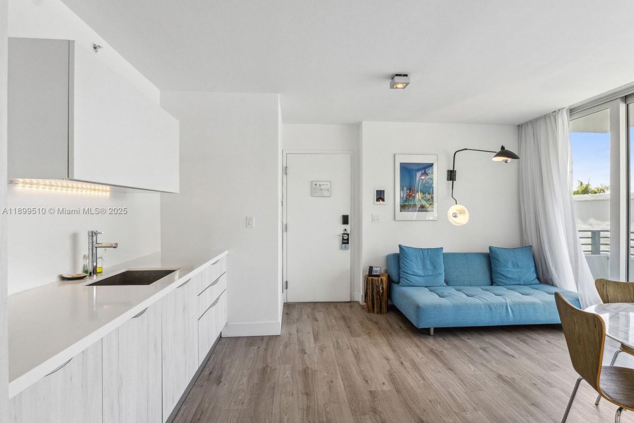 6080 Collins Ave, Unit 302, Miami Beach, FL 33140 Photo