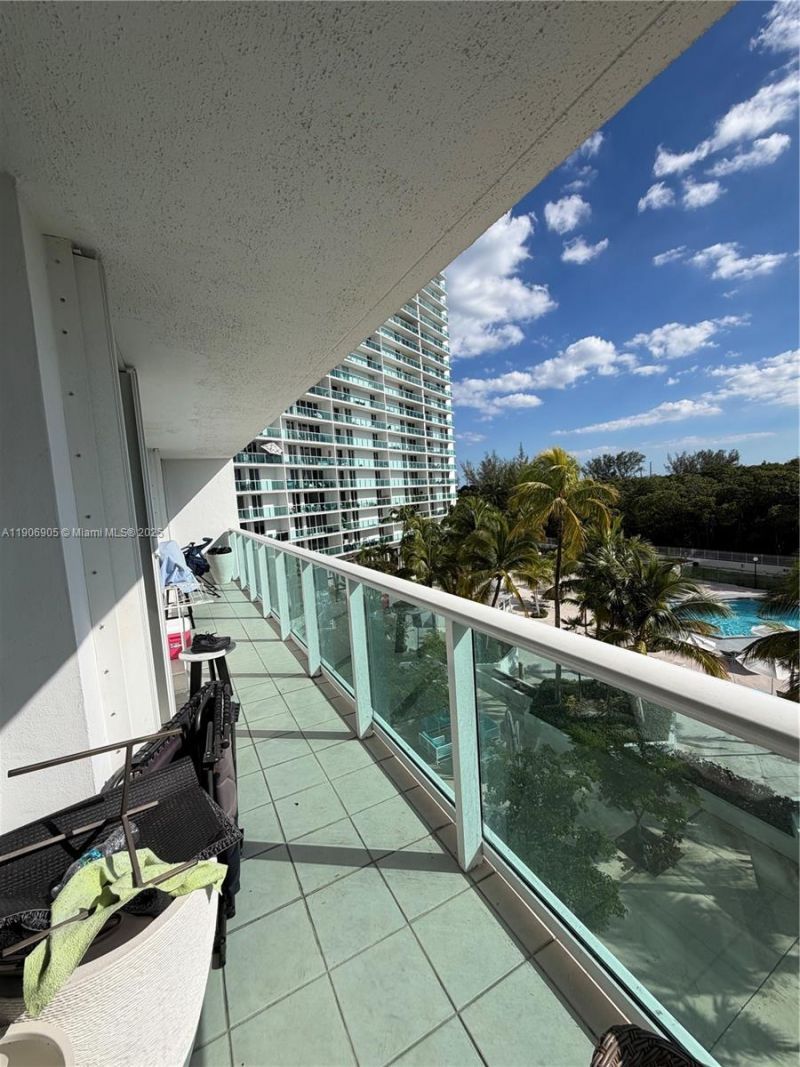 100 Bayview Dr, Unit 425, Sunny Isles Beach, FL 33160 Photo