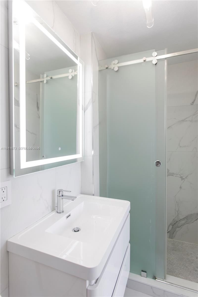 5001 Collins Ave, Unit PH-1, Miami Beach, FL 33140 Photo