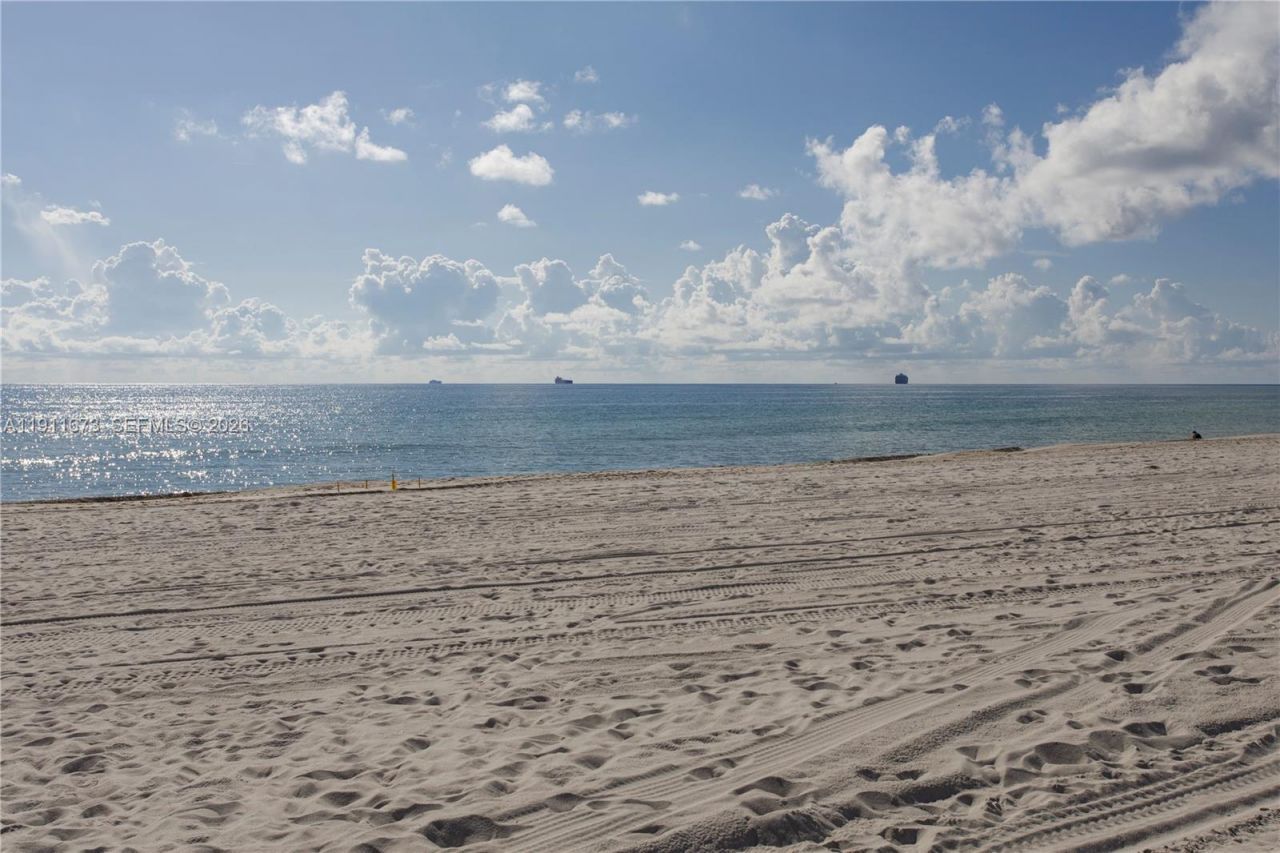 5001 Collins Ave, Unit PH-1, Miami Beach, FL 33140 Photo