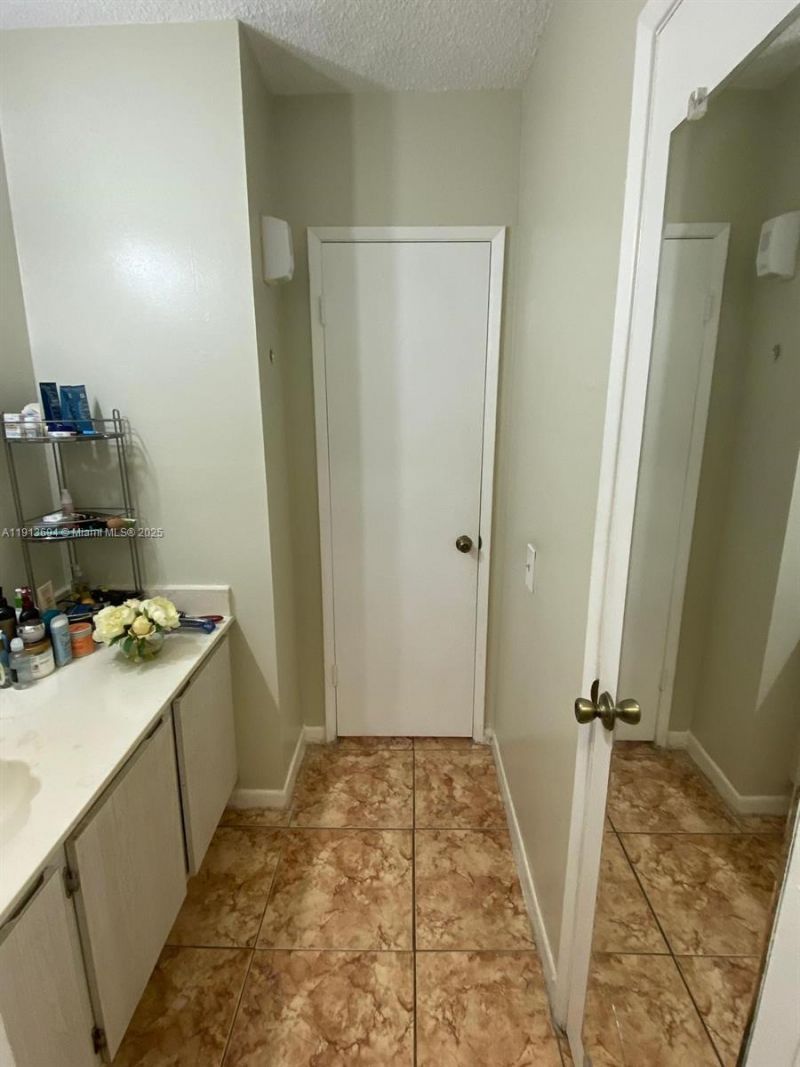 10454 NW 5th Ter, Unit 4-30, Miami, FL 33172 Photo