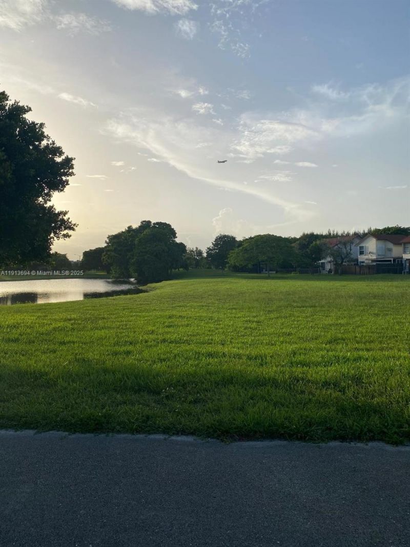 10454 NW 5th Ter, Unit 4-30, Miami, FL 33172 Photo