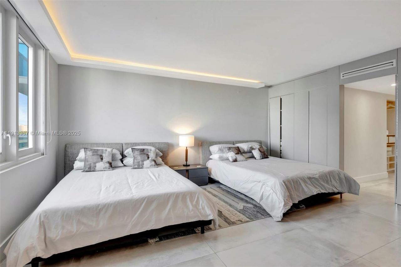 2301 Collins Ave, Unit 634, Miami Beach, FL 33139 Photo