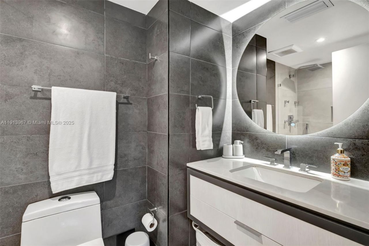 2301 Collins Ave, Unit 634, Miami Beach, FL 33139 Photo