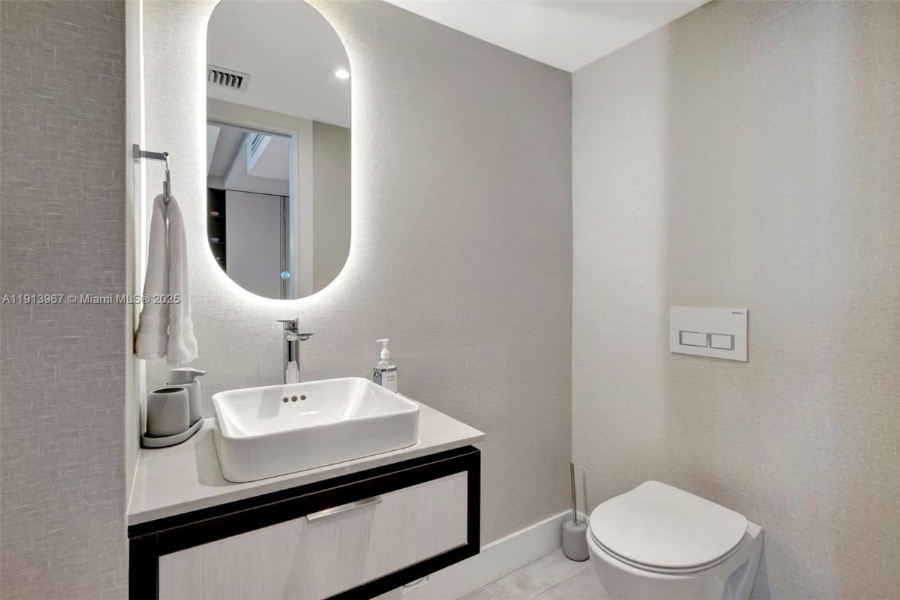 2301 Collins Ave, Unit 634, Miami Beach, FL 33139 Photo
