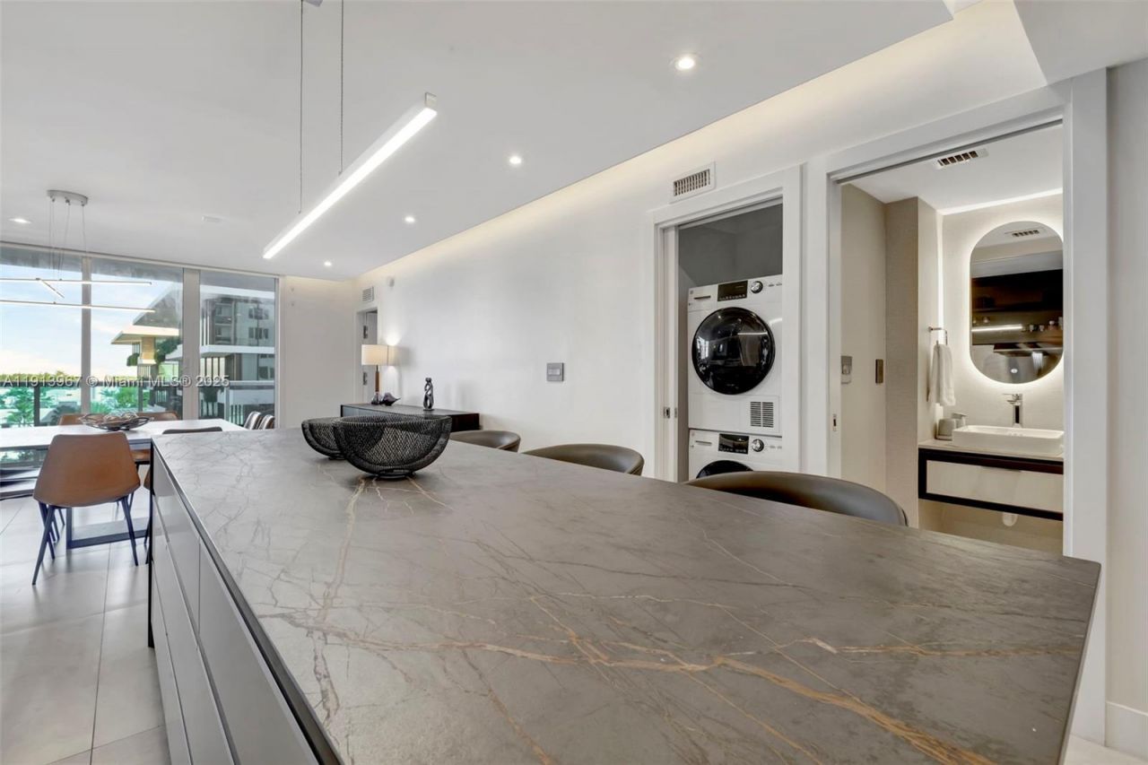 2301 Collins Ave, Unit 634, Miami Beach, FL 33139 Photo