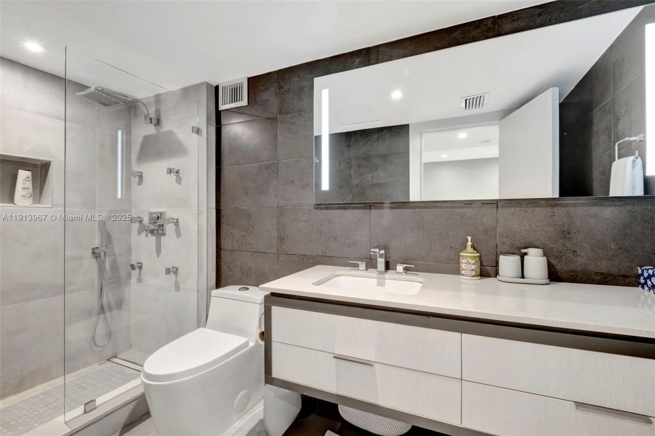 2301 Collins Ave, Unit 634, Miami Beach, FL 33139 Photo