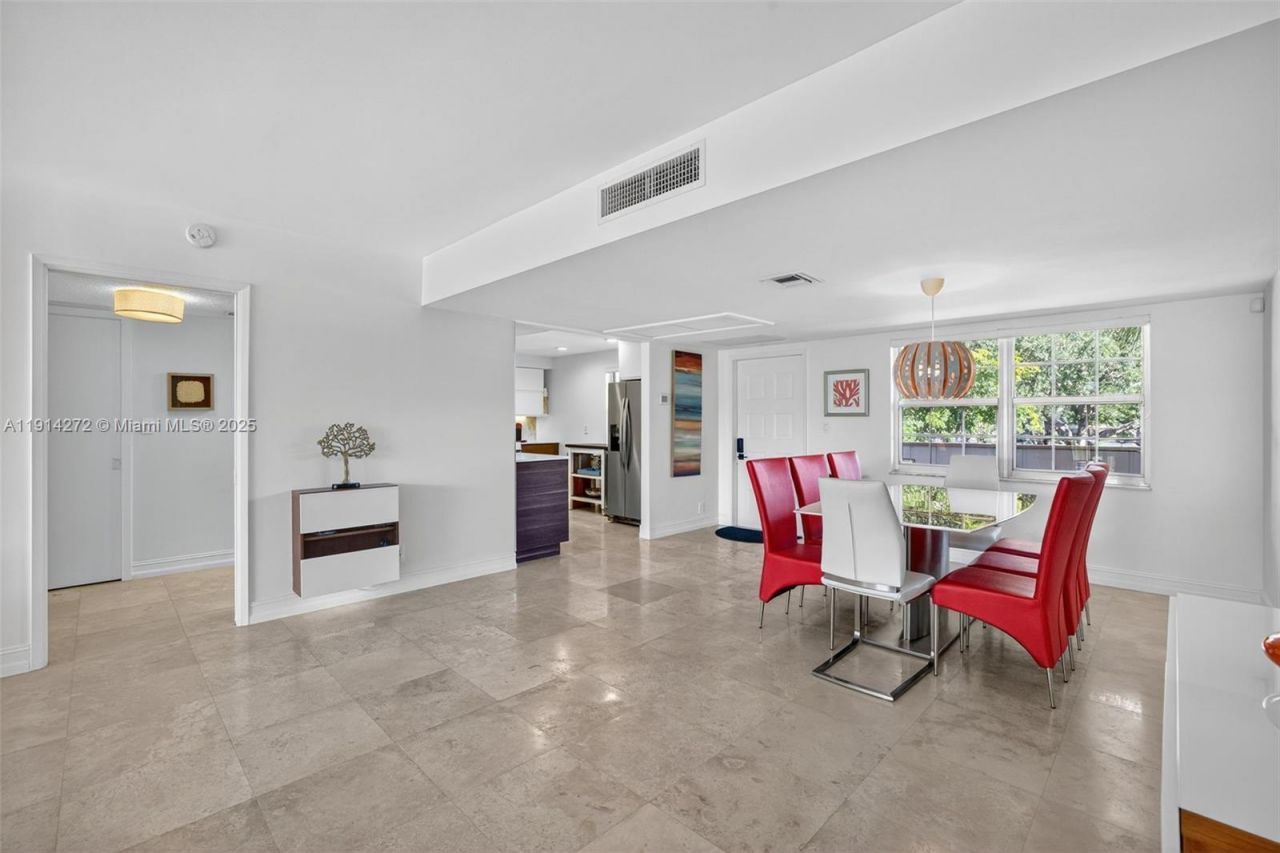 3611 Oaks Clubhouse Dr, Unit 202, Pompano Beach, FL 33069 Photo