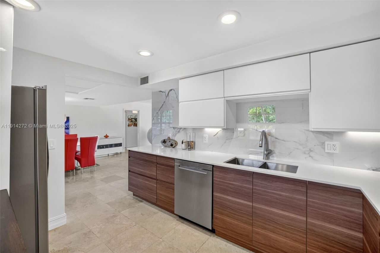 3611 Oaks Clubhouse Dr, Unit 202, Pompano Beach, FL 33069 Photo