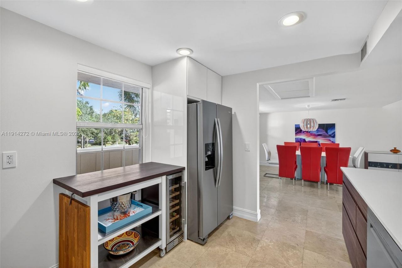 3611 Oaks Clubhouse Dr, Unit 202, Pompano Beach, FL 33069 Photo